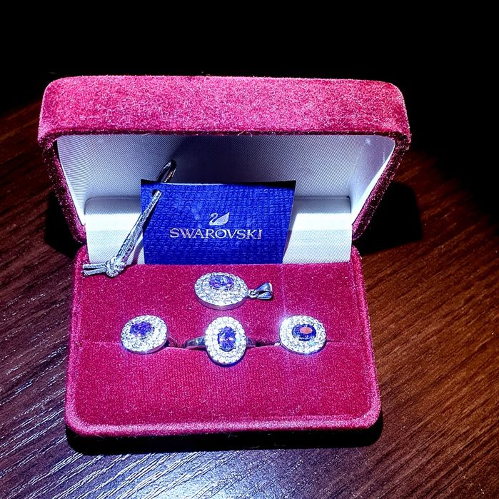 Комплект бижутерии SWAROVSKI