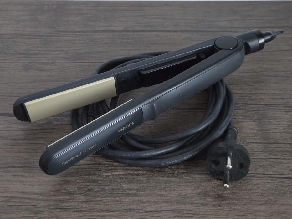 Placa de indreptat parul, Philips SalonStraight Control HP4686, Placi ceramice si control de temperatura