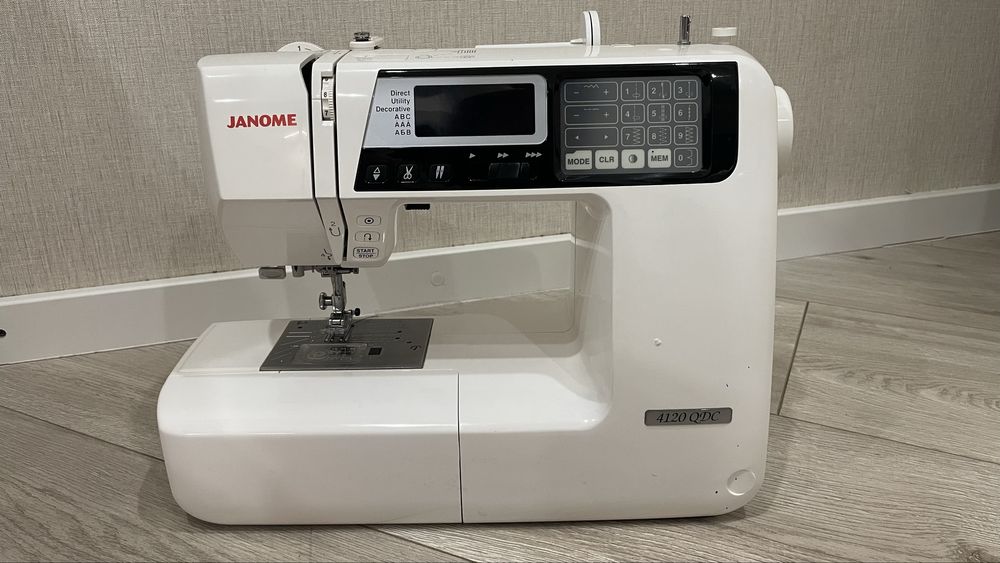 Швейная машинка Janome 4120QDC