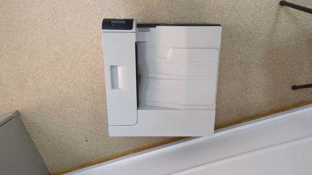 Лазерный принтер HP Color LaserJet CP5225