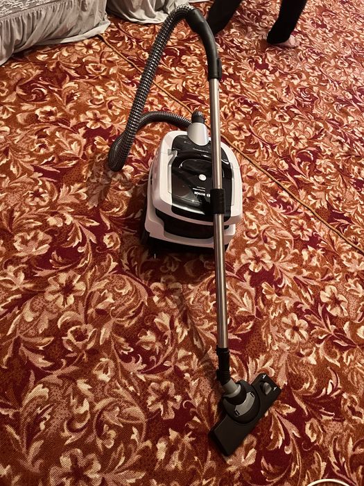 Пылесос рабочий.