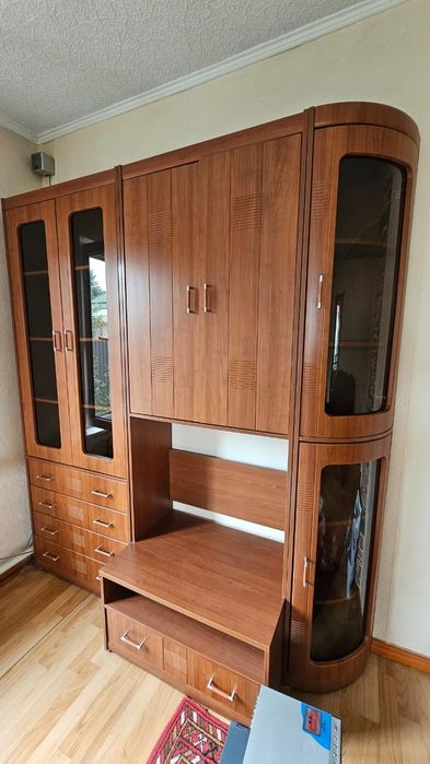 Продам стенку под тв