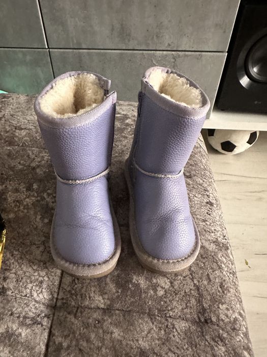 Продам детские натуральные угги