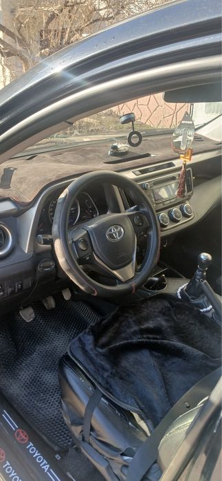 Продам машину Toyota Rav4