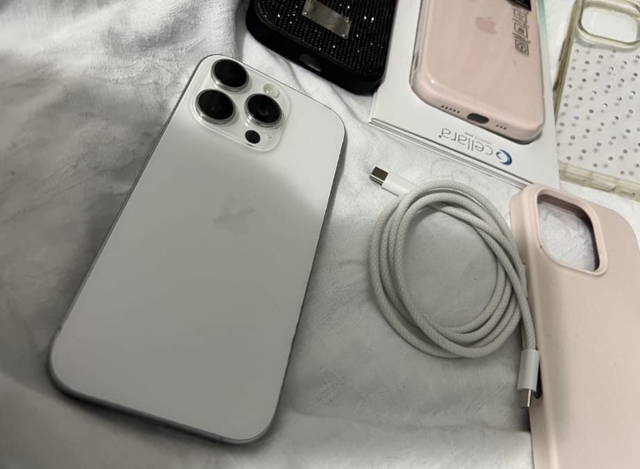 Preț FIX azi  Iphone 16 Pro 256 GB 8 huse incluse/cablu cadou