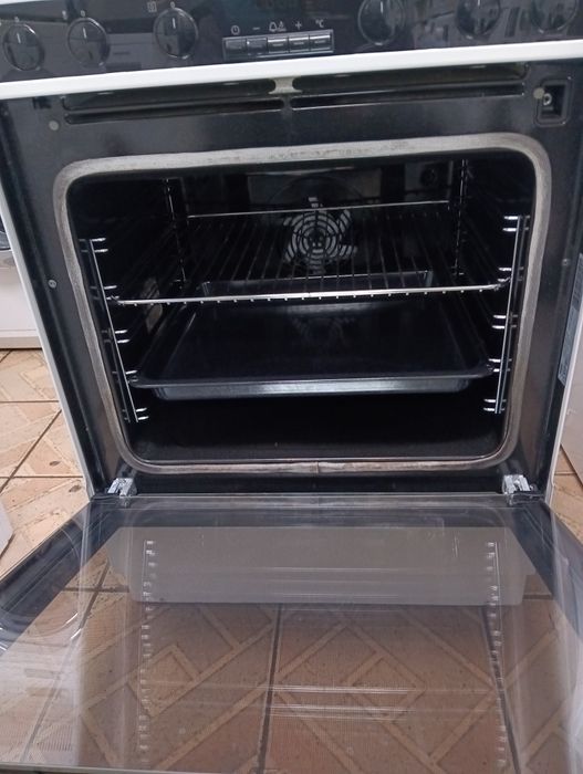 Печка с керамичен плот VOSS Electrolux с PIROLISE с 2 години гаранция