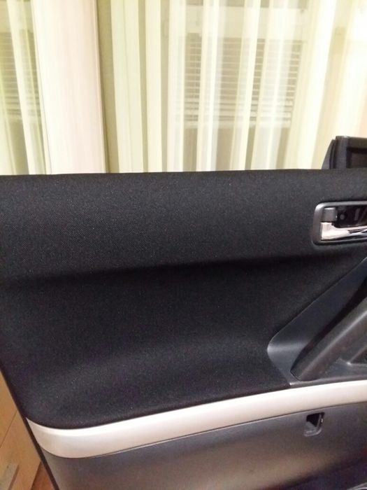 авто тапицерия на врати на Тойота Корола Версо