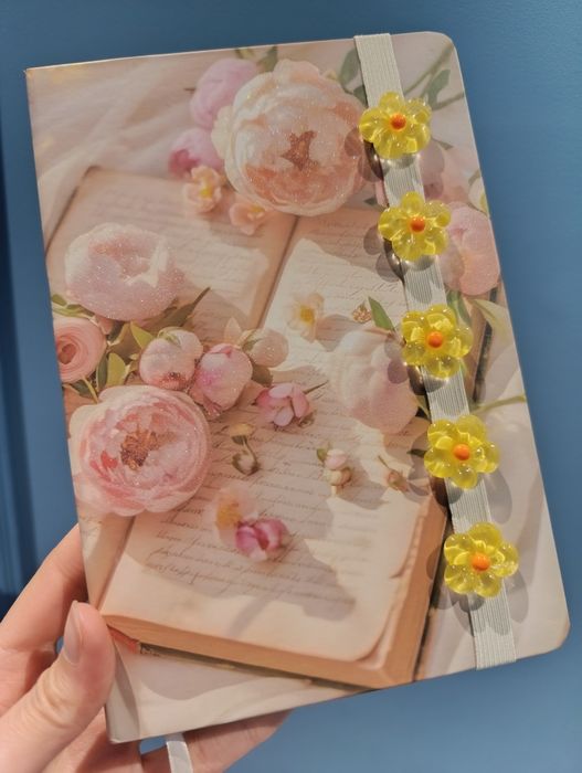 Красивый блокнот для заметок с цветами