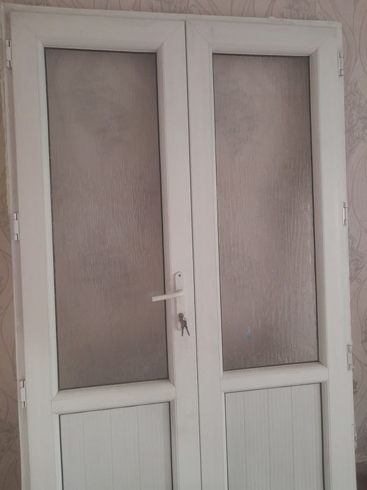 Продам пластиковые двери