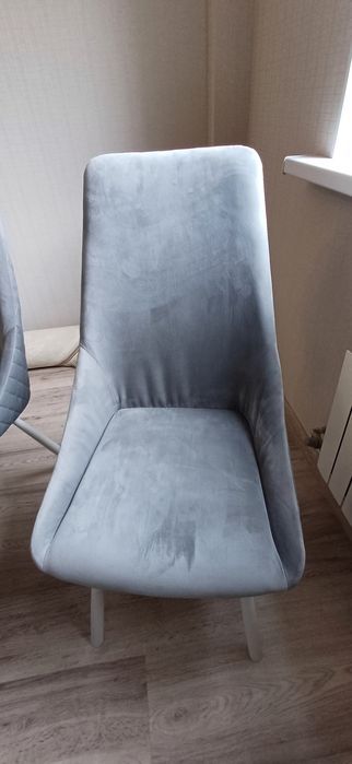 Продаётся отличный новый стол со стулья