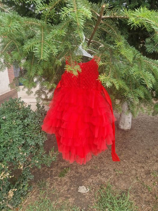 Vand rochie speciala pt fetite