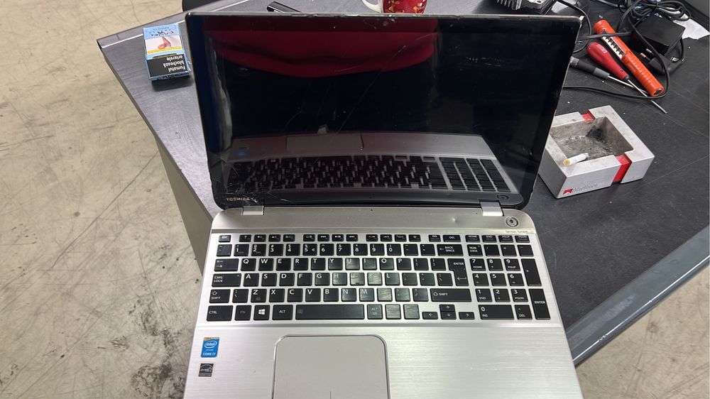 Tosiba satellite p50t -b- 10t procesor i7  16 g rami