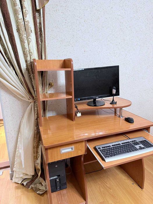 Стол с компьютером