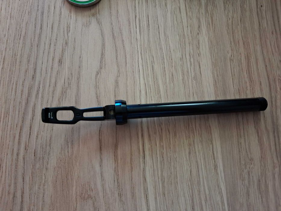 Главина DT Swiss, чаша (headset) Cane Creek ZS, ос Rock Shox Maxle 15