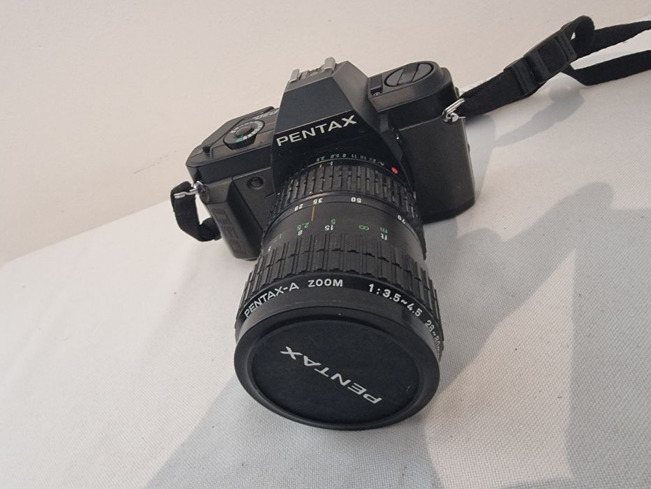 Pentax P30N cu obiectiv Pentax-A 28-80mm