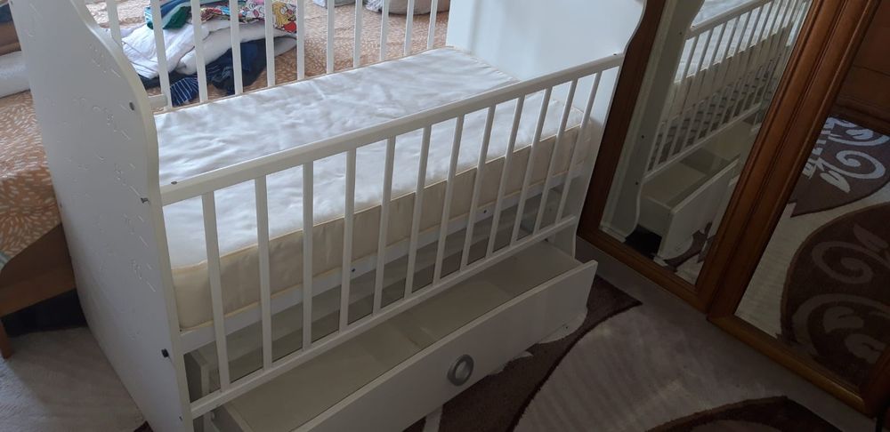 Продам детскую кроватку