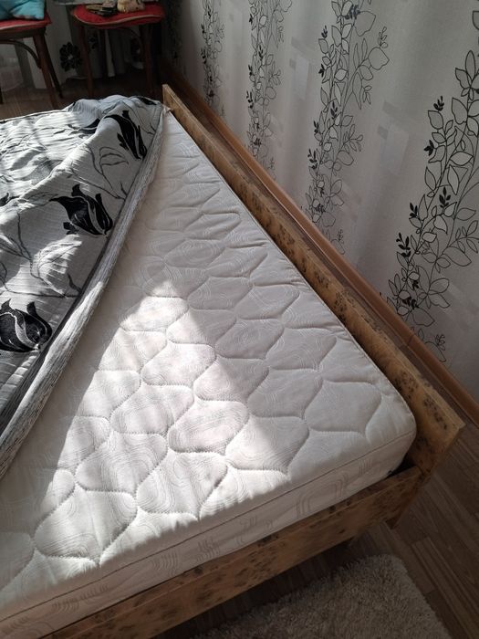 Продам кровать б/у с тумбами