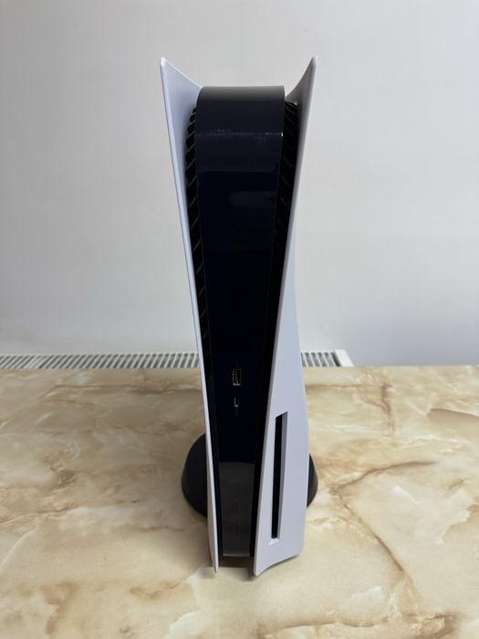 Vand Ps5 varianta cu CD