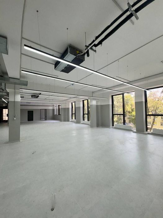 Сдается помещение парк Гофура Гуляма 3000m2