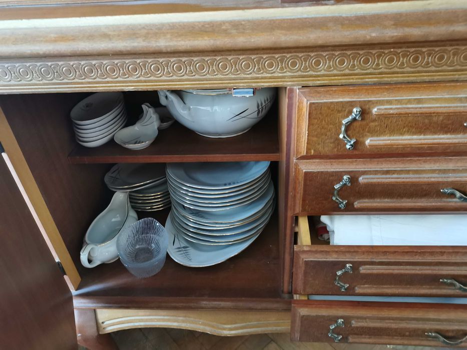 старинен саленен шкаф