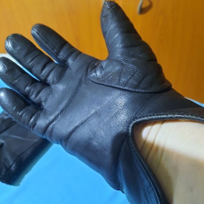 Mănuși piele , 
Îmblănite 
Anii 80
Stare foarte bună