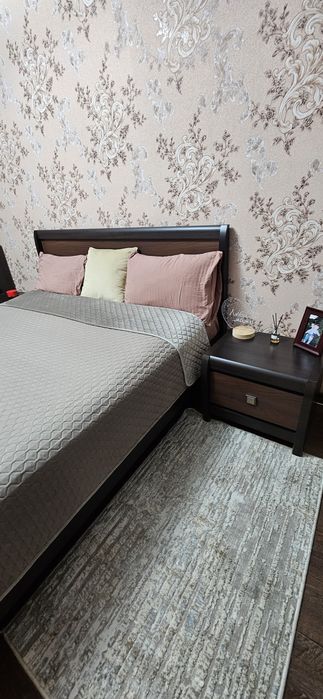 Продам спальный гарнитур