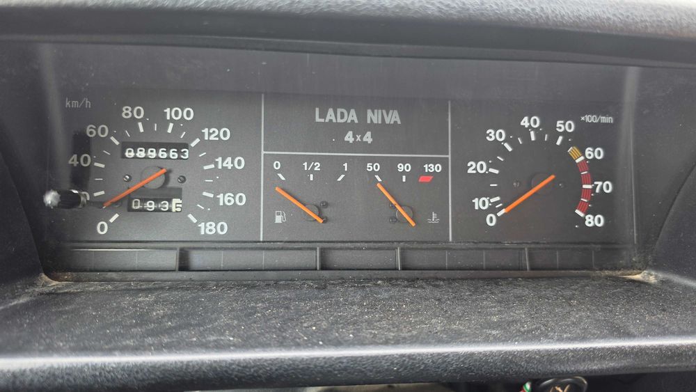 джип Lada Niva 2004