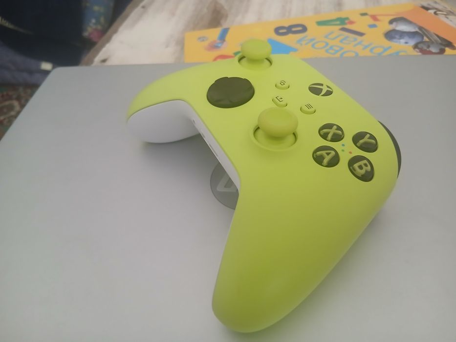 Геймпад Microsoft Xbox Electric volt Sotiladi!!!