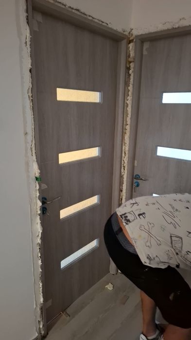 Montaj usi  i /consultanta