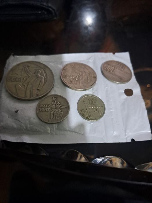 Продам монеты  срочно