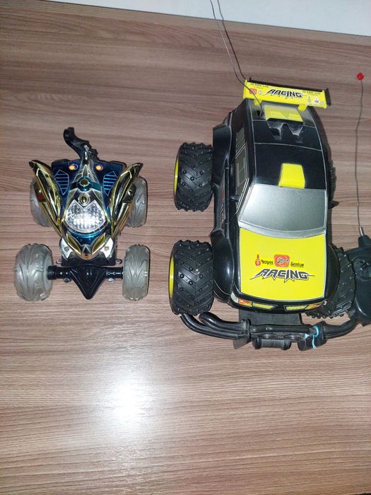 100 lei NEG. 2 masinute cu telecomanda