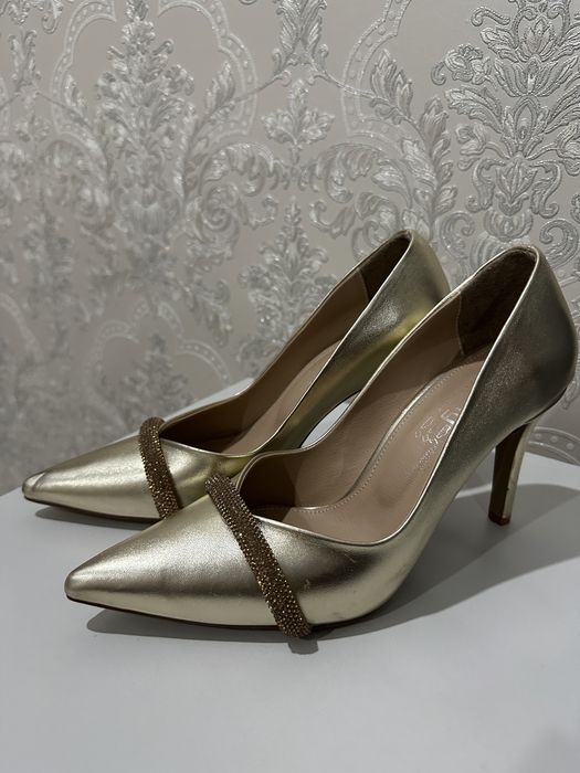 1рет киілген киімдер,срочно сатылады!