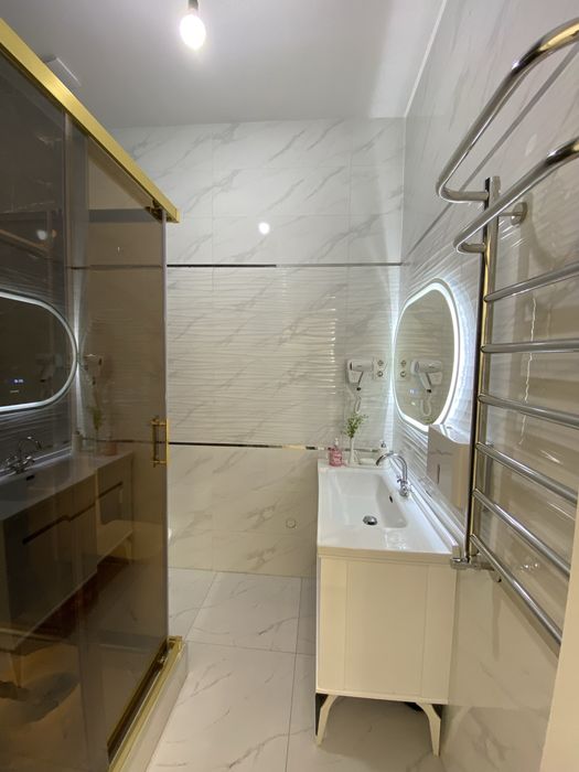 Новостройка квартира сотилади(қизиқ бўса нархи келишилади),ўзимни уйим