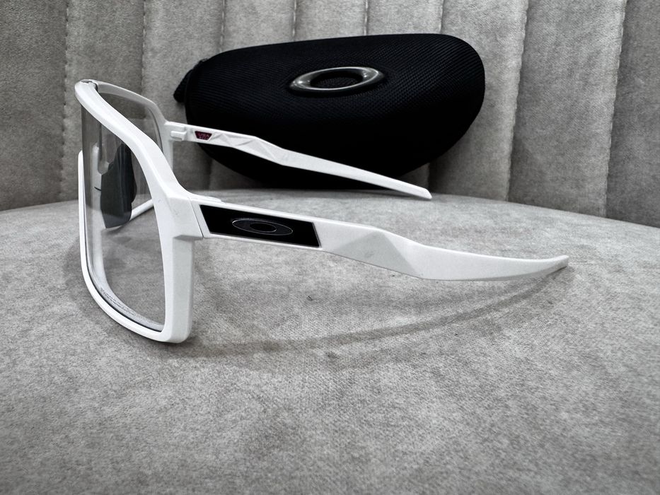Спортивные очки Oakley Sutro Photochromic
