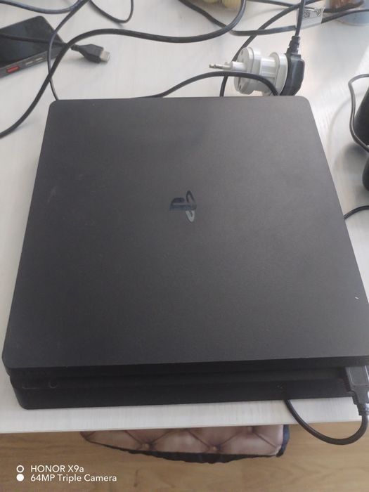 Продам игровую приставку  Sony 4