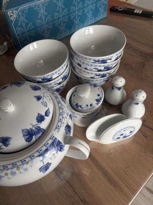 Посуда сервис на 5-8 персон, кастрюлю бесплатно