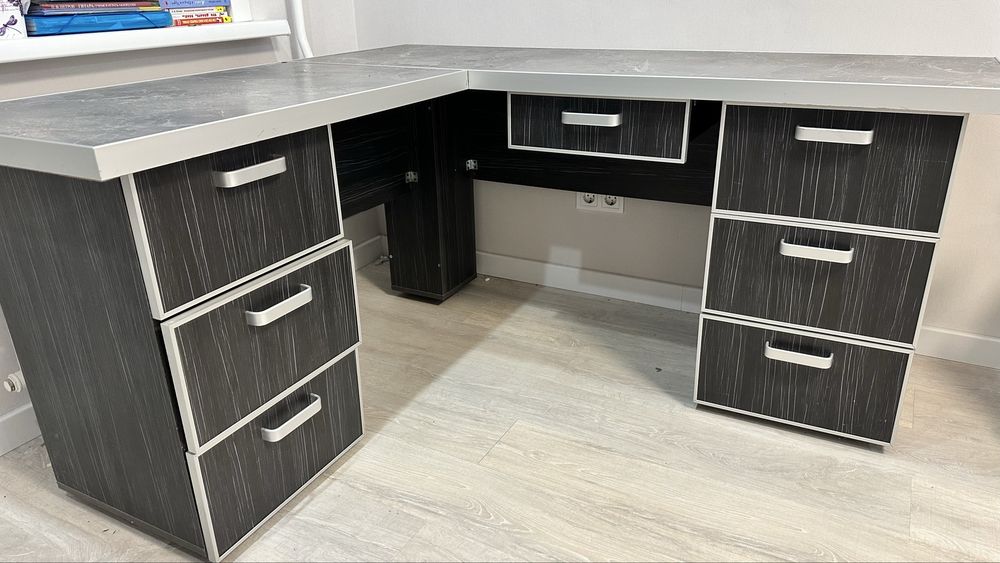 Стол компьютерный письменный угловой