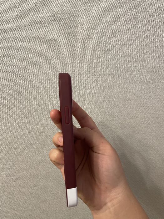 продам чехол на айфон 12 /12 про