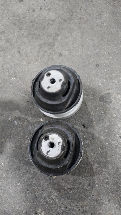 W124 Mercedes подушки двигателя