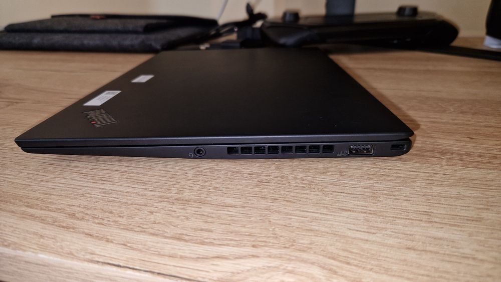Lenovo Thinkpad X1 carbon 6th gen i5 8250u