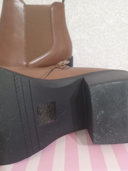 Етік сатылады әйел адамға, жаңа,  күзгі-көктемгі