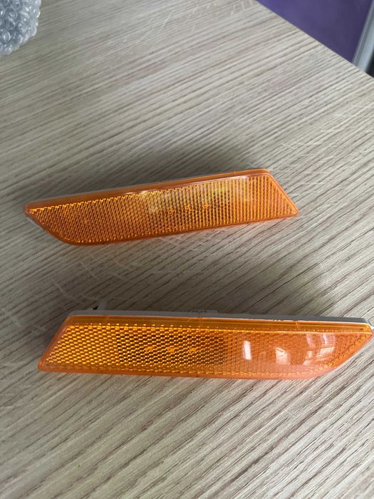 Оригинални странични рефлектори Audi Q3 8U USA L+R OEM 8U0945071 / 8U0945072 производство (2016/2017