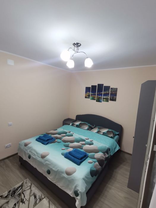 Închiriez apartament cu 3 camere Bulevardul Mihai Eminescu-blocurile tip vilă