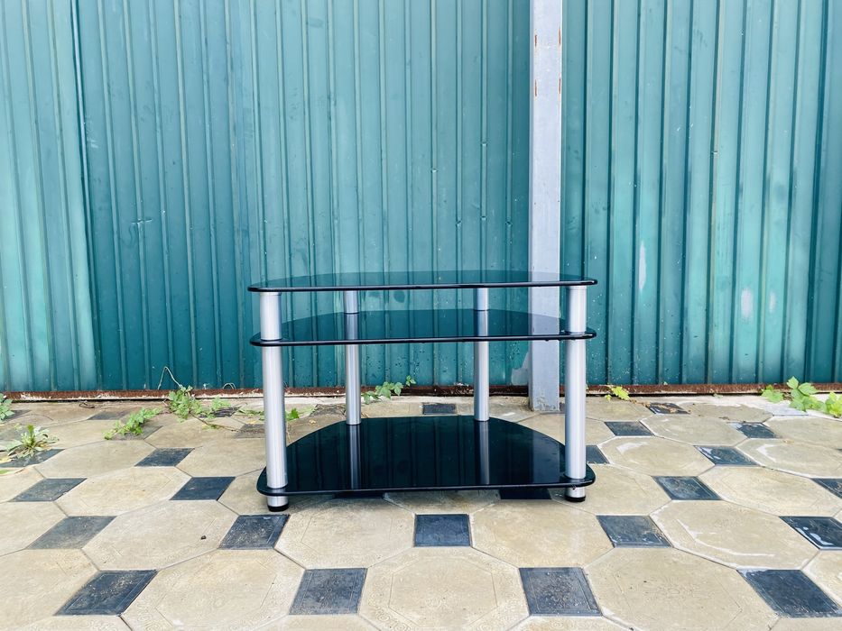 подскавка с телевизором