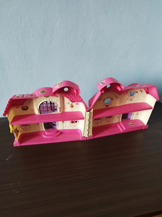 Игрушка домик пластиковый