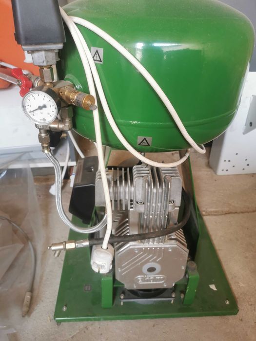 Vând compresor silențios