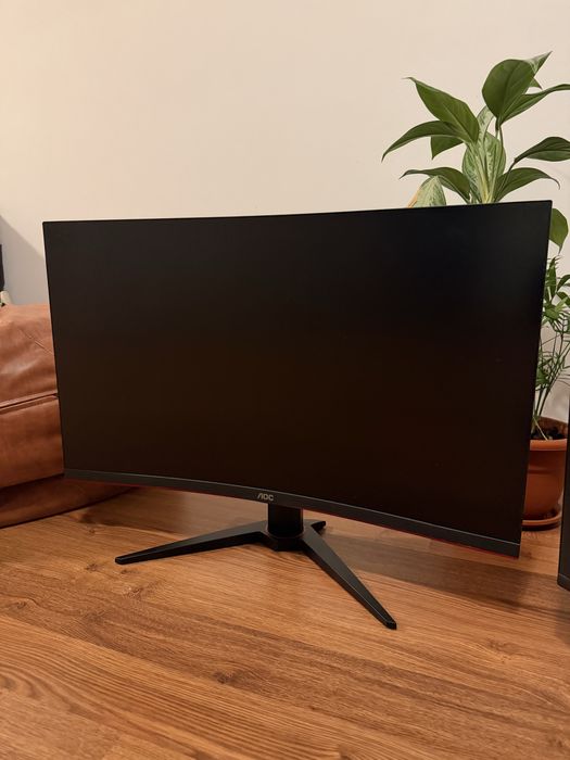 Monitor Gaming AOC 240hz curbat 32’ Full HD.