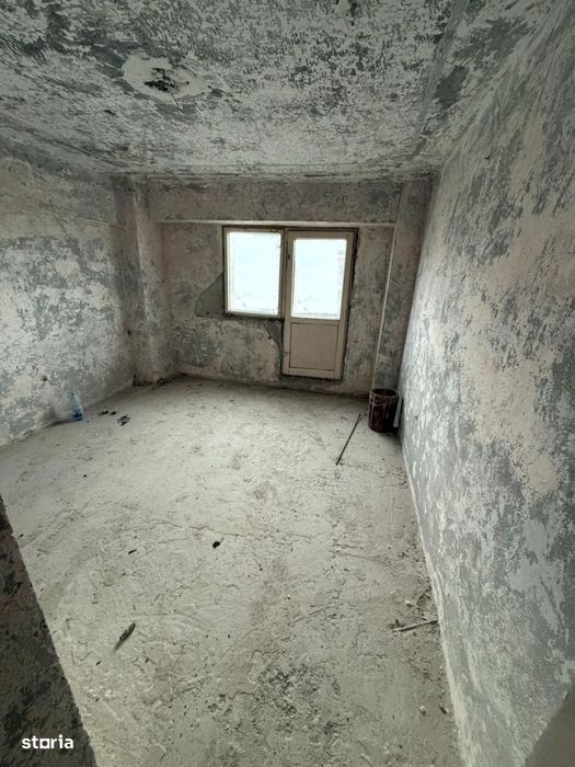 - Bulevardul Independentei - 3 camere 80mp - Pregatit de renovare.