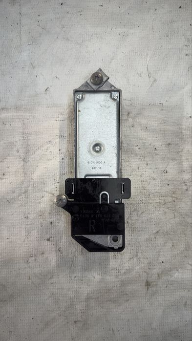 Модул за прибиране  на предния предпазен колан от стараната на пътника