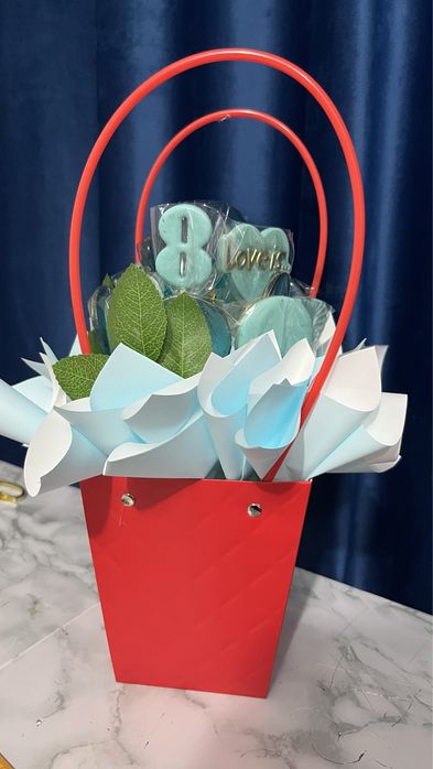 Букет из леденцов